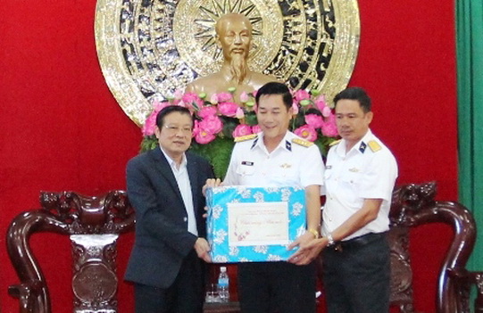 Trưởng Ban Nội chính Trung ương chúc tết Bộ Tư lệnh Vùng 4 Hải quân