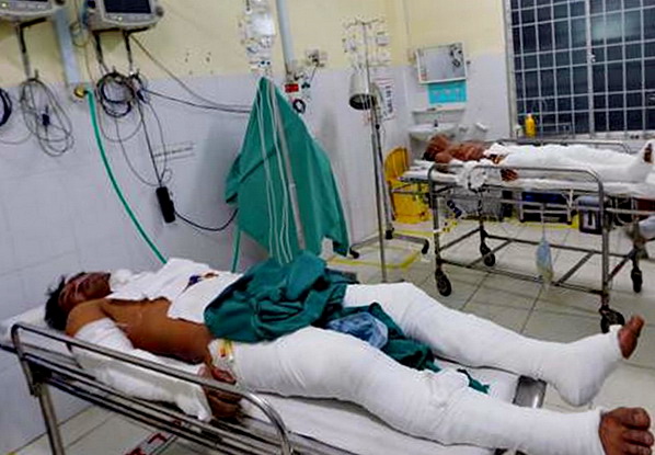 "Đùa" với xăng, 5 thanh niên bị bỏng khi đang nhậu