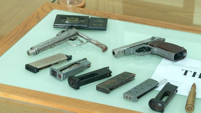 Nhóm tội phạm nguy hiểm tàng trữ 7 khẩu súng