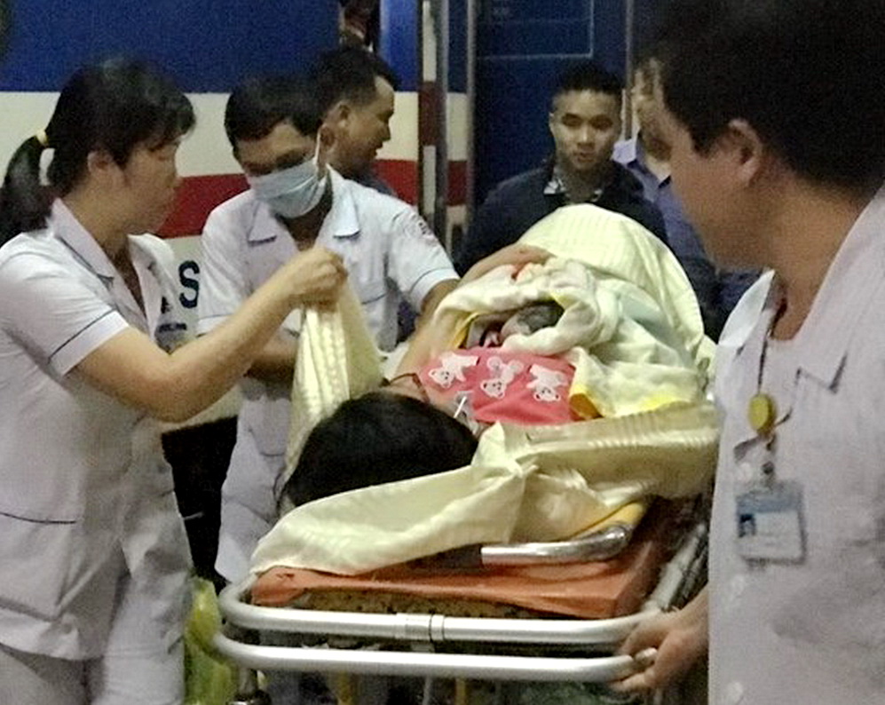 Nhân viên đường sắt đỡ đẻ thành công cho sản phụ trên tàu