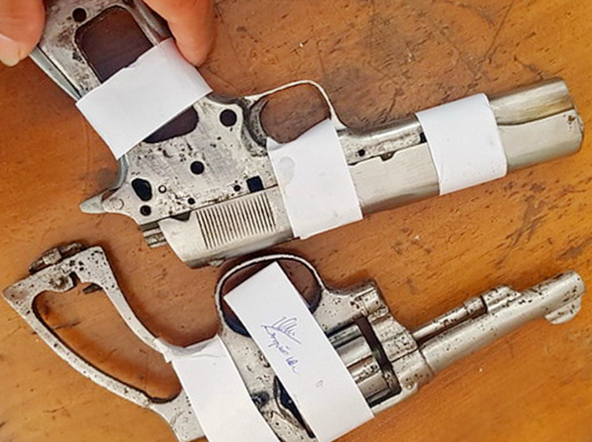 Đôi vợ chồng chờ ra toà tàng trữ súng, cầm đầu đường dây bán xe gian