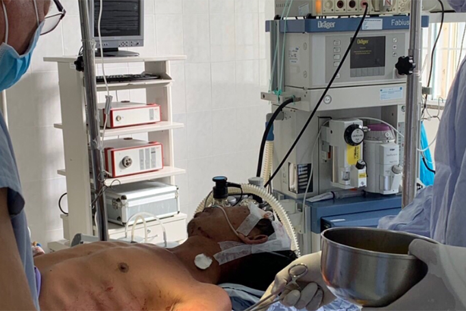    Nối thành công cánh tay bệnh nhân gần đứt lìa