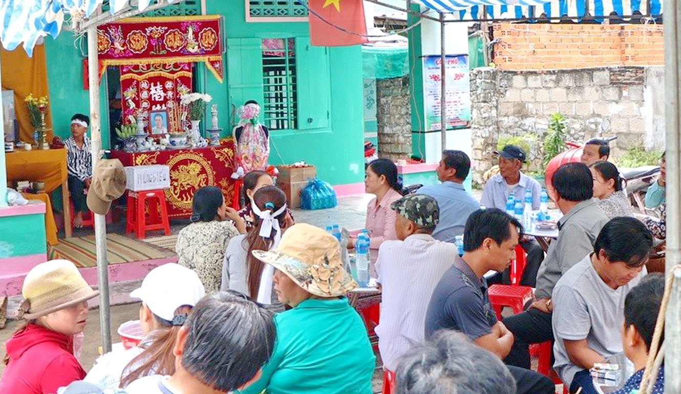 Tang thương làng chài Lạc Tân 