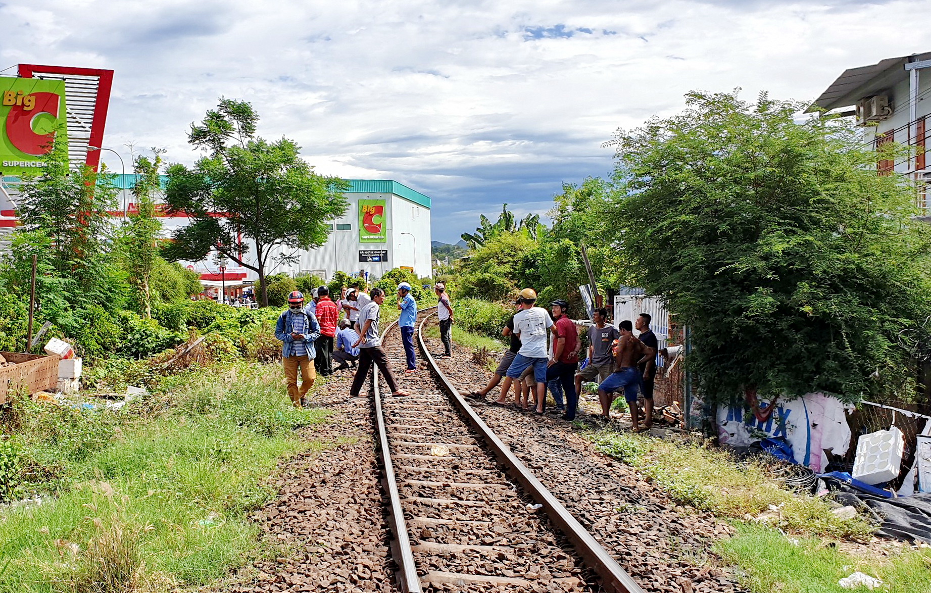 Hai người thương vong do tai nạn đường sắt trong một buổi sáng