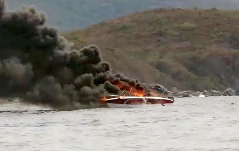 Hai người bị bỏng trong một vụ cháy ca nô trên vịnh biển Nha Trang