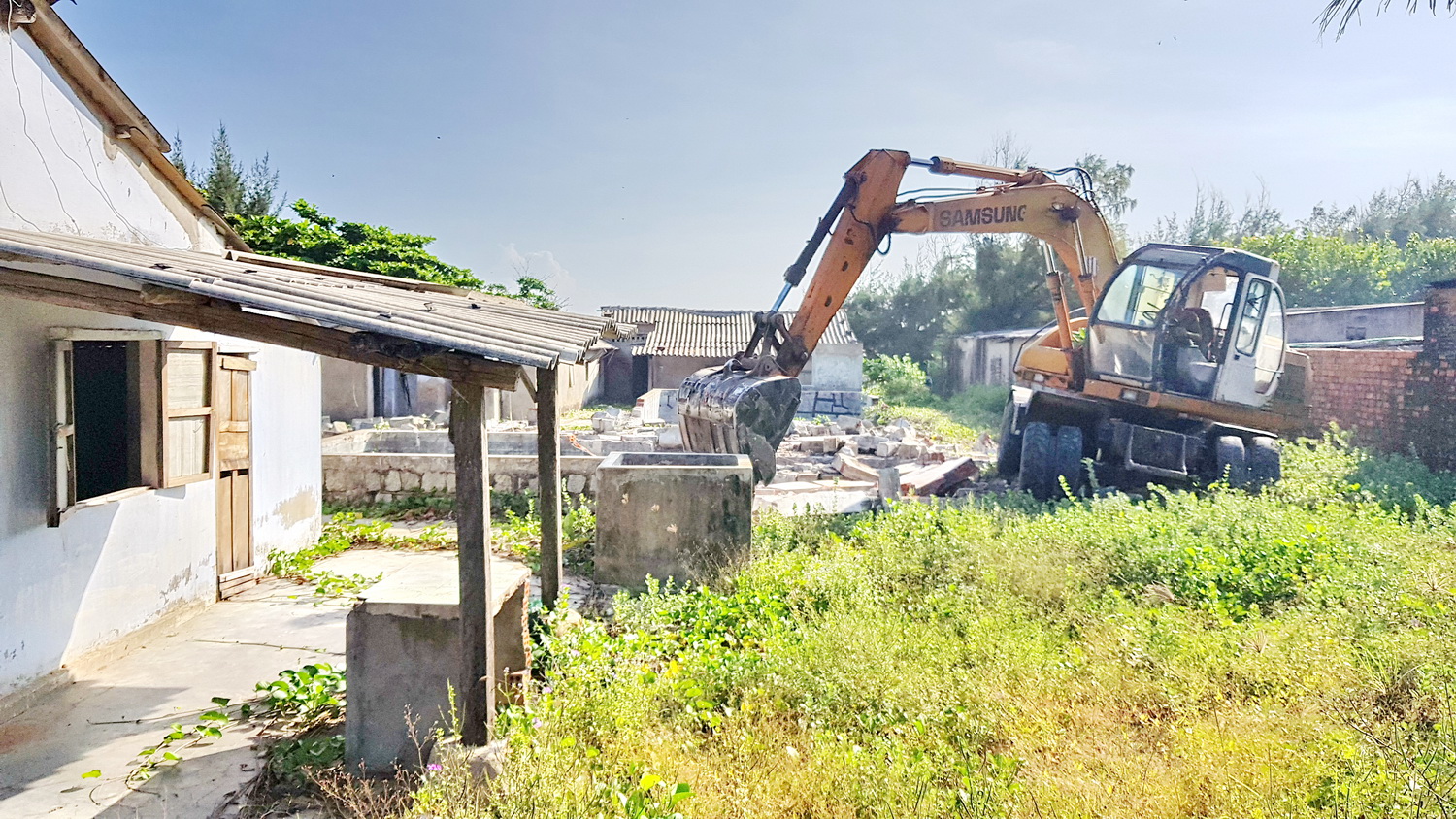 Cưỡng chế  tháo dỡ 19 cơ sở sản xuất tôm giống ở phía Bắc TP Tuy Hòa 