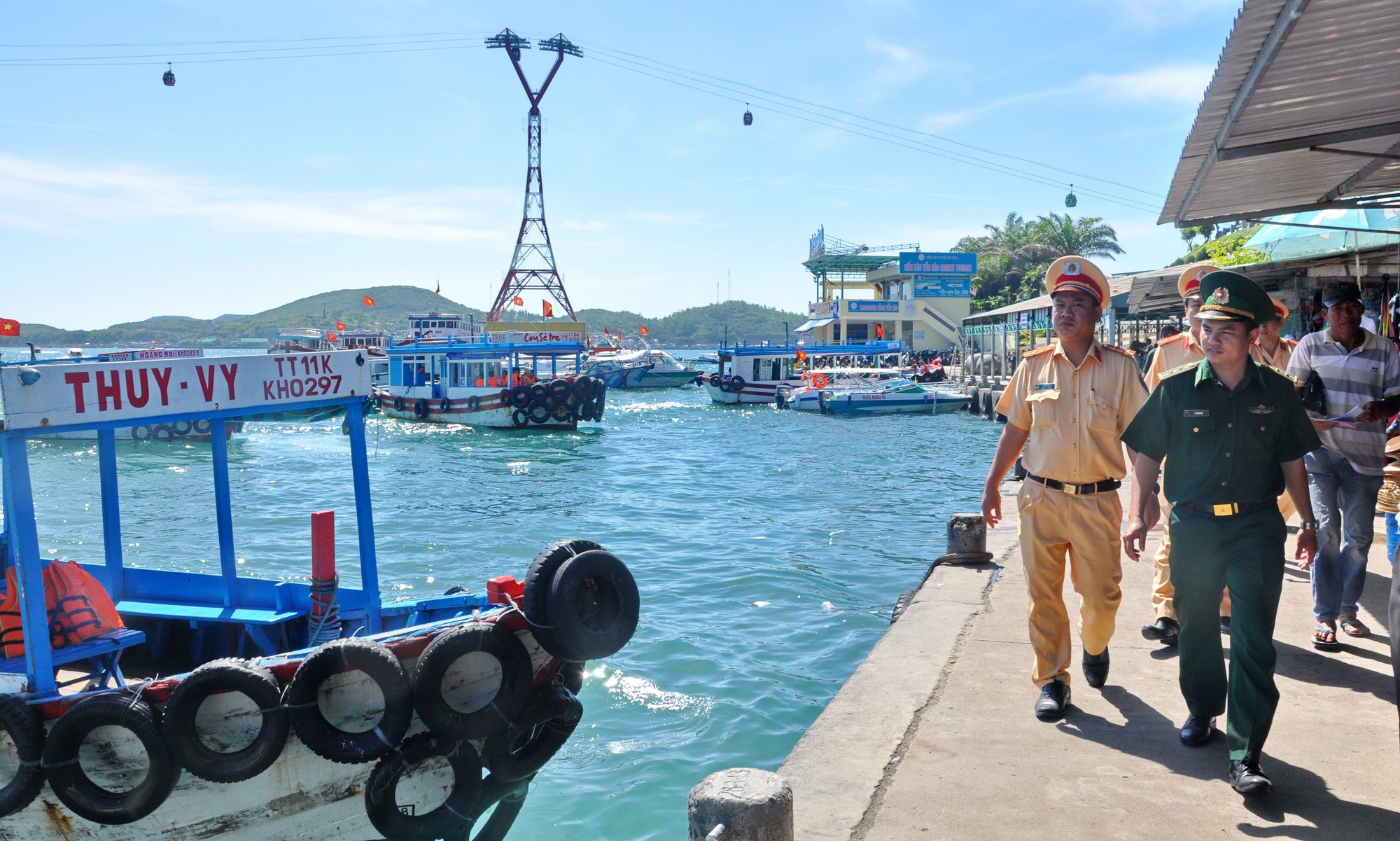 Chủ động sơ tán, giúp dân tránh bão số 5 