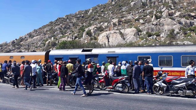 Đi viếng mộ vợ, chồng bị tàu hỏa tông tử vong