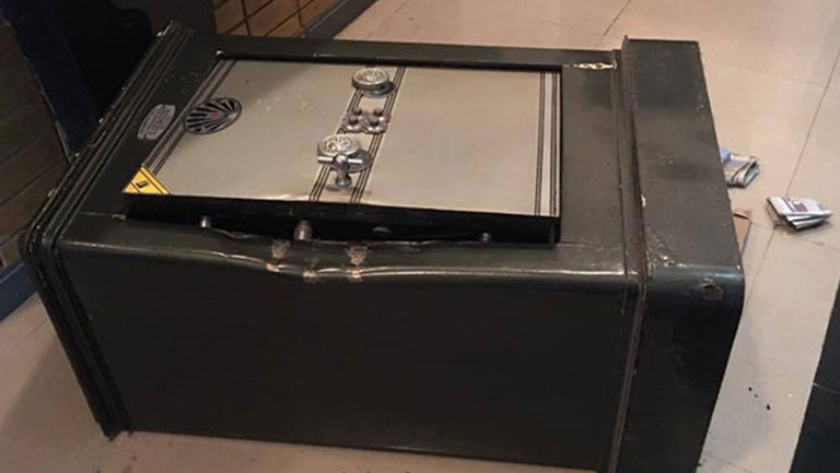 Khiêng trộm két sắt có hơn 30 lượng vàng