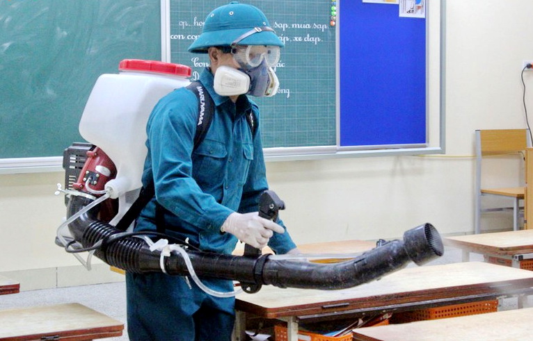 Một bộ phận học sinh, học viên ở Bình Định đi học trở lại từ 27/4