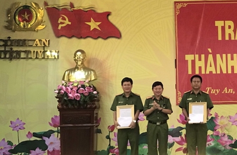 Khen thưởng Công an huyện Tuy An khám phá vụ sát hại bé gái 13 tuổi