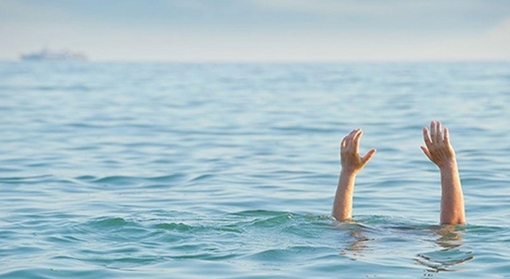 Ba nữ du khách chết đuối khi tắm biển  