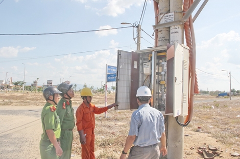 Liều lĩnh cắt trộm tuyến cáp lực tổng hạ áp của điện lực