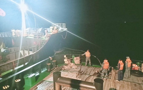 Lữ đoàn tàu ngầm 189 cứu hộ thành công tàu vận tải biển GLOBE 6