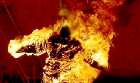  Truy sát ông bà thông gia rồi tẩm xăng tự thiêu