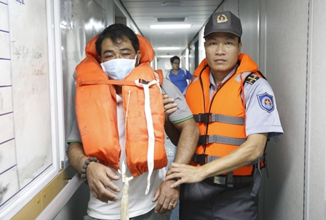 Hai ngày đêm trôi dạt trên biển, 3 ngư dân sống sót giữa cơn bão số 9