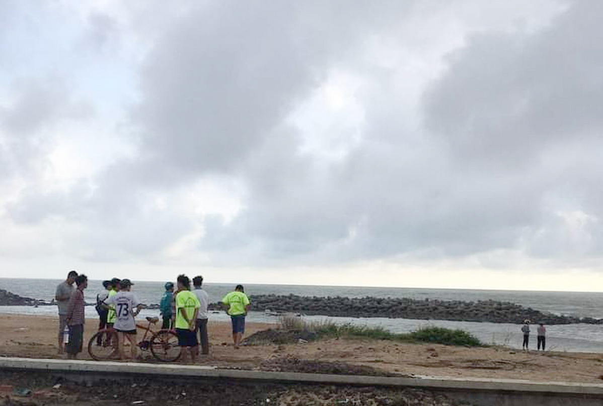 Tắm biển khi sóng lớn, người đàn ông chết đuối