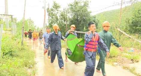 Lũ cuốn 3 cha con chết đuối thương tâm 