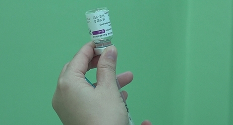 100 người đầu tiên ở Khánh Hòa được tiêm vaccine phòng dịch COVID-19