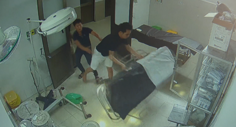 Bệnh nhân vào viện cấp cứu hành hung y bác sĩ
