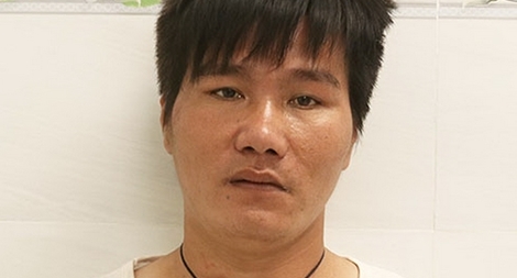 Nổ súng khống chế kẻ cầm dao chống trả công an