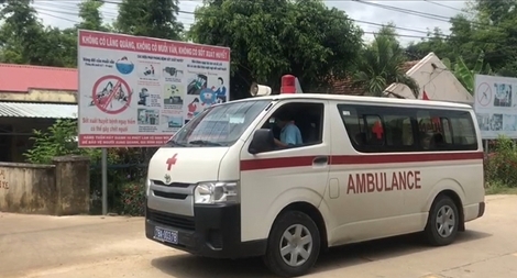 8 học sinh đi cấp cứu sau khi uống thuốc xổ giun