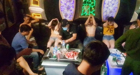 27 nam, nữ thanh niên tổ chức tiệc ma túy trong khách sạn