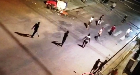 Tạm giữ 5 đối tượng trong hai nhóm đánh nhau bằng hung khí