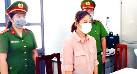 Nữ nhân viên văn phòng công chứng lừa đảo hơn chục tỷ đồng