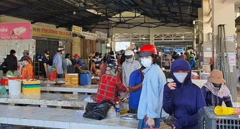 Quên 5K khi “đua” nhau vô chợ duy nhất còn lại ở TP Tuy Hòa