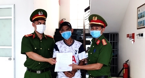 Lập danh sách xét nghiệm COVID-19 "lộ diện" kẻ trốn nã