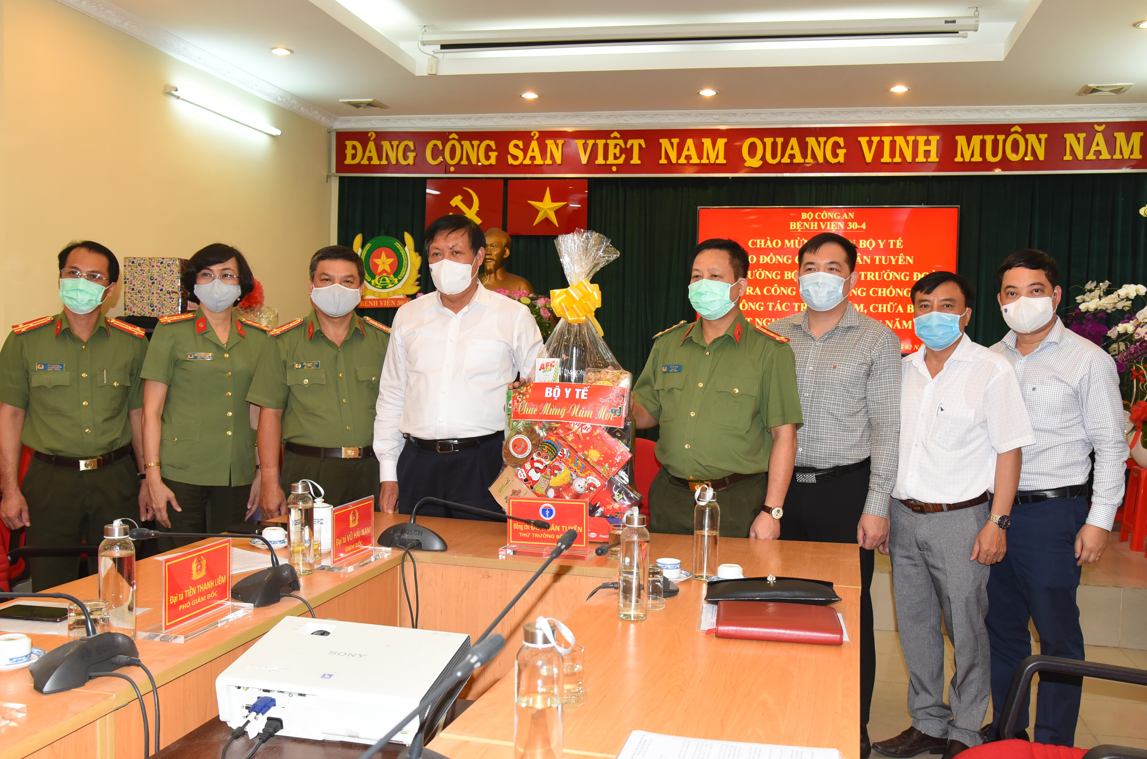 Thứ trưởng Bộ Y tế Đỗ Xuân Tuyên làm việc tại Bệnh viện 30/4