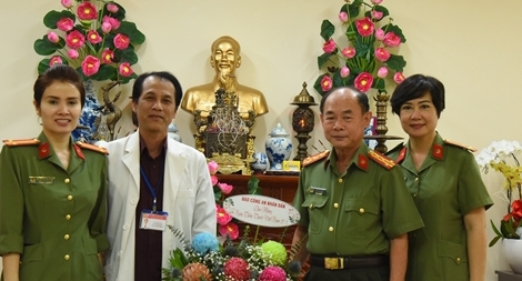 Báo CAND chúc mừng Ngày Thầy thuốc Việt Nam