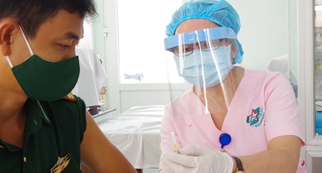 Tiêm vaccine ngừa COVID-19 cho cán bộ chiến sĩ biên phòng Tây Ninh