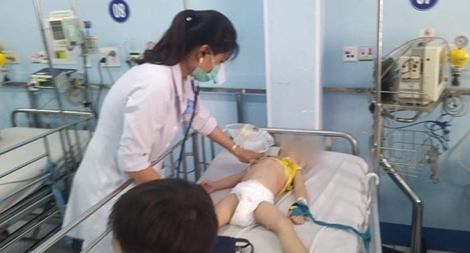 TP Hồ Chí Minh: Nhiều ca trẻ bị tay chân miệng nặng phải nhập viện
