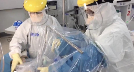 Phẫu thuật cứu sống bệnh nhân COVID-19 bị thủng ruột