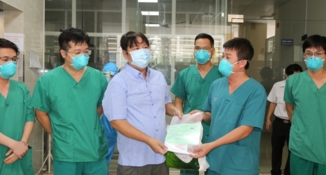 Chiến sỹ Công an quận Tân Phú mắc COVID-19 đã được xuất viện