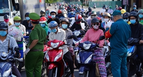 TP Hồ Chí Minh áp dụng linh hoạt phương án kiểm tra người đi lại 