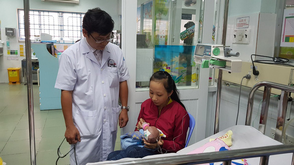 Lần đầu tiên phẫu thuật tim hở cho bé gái chỉ nặng 1,6kg