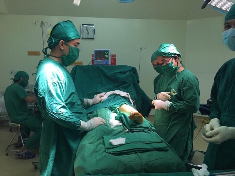 Thoát nỗi mặc cảm cả đời nhờ được phẫu thuật chỉnh hình "dáng đi xoay trong"