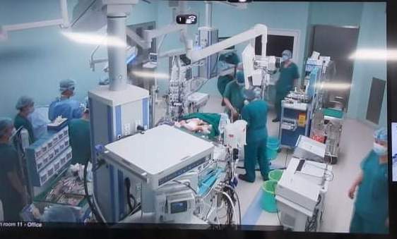 Kĩ thuật tiên tiến nhất, thầy thuốc ưu tú nhất cho ca đại phẫu hai bé gái song sinh
