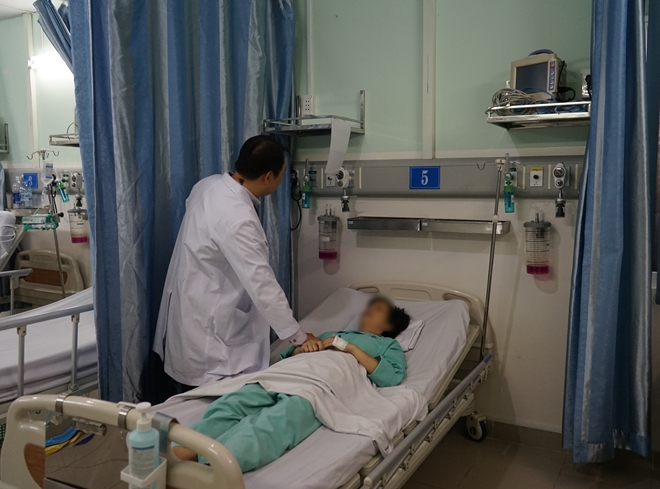 Suýt chết vì tai nạn sử dụng điều khiển cánh cửa nhà