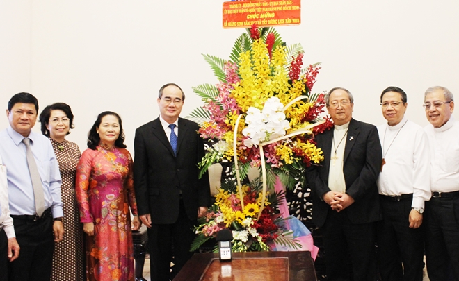 Bí thư Thành ủy Nguyễn Thiện Nhân thăm cơ sở tôn giáo