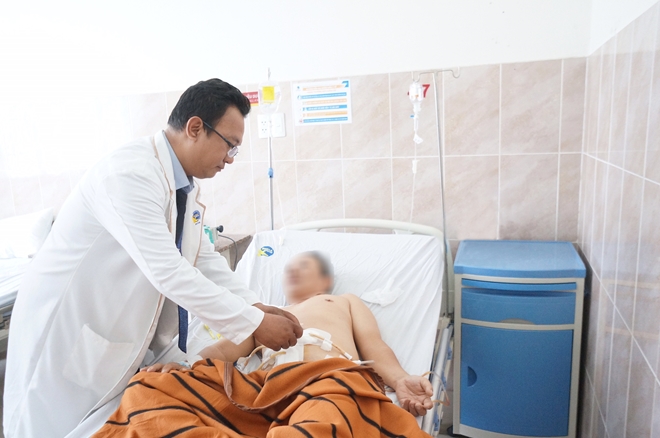 Phẫu thuật tạo hình bàng quang bằng ruột non cho một bệnh nhân