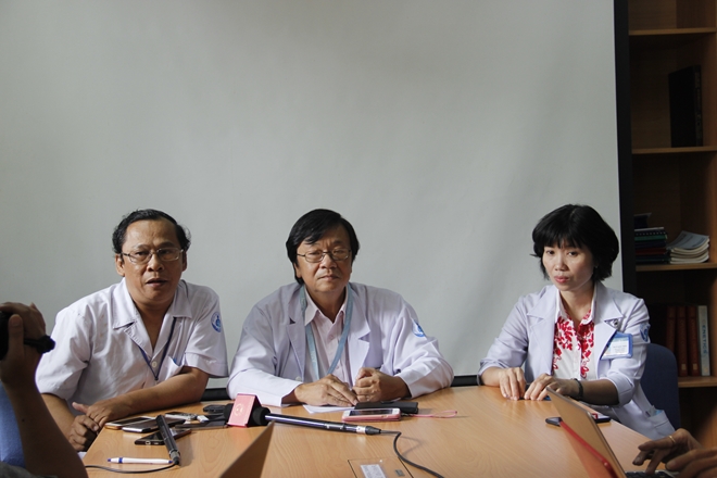 8 giờ giành giật mạng sống cho bé gái bị xuất huyết ồ ạt 