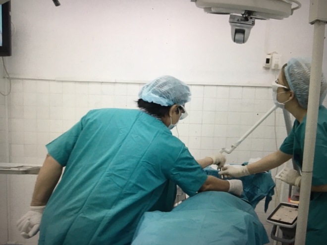 Dùng Laser điều trị Nha khoa, bác sĩ hết phải "gồng mình"