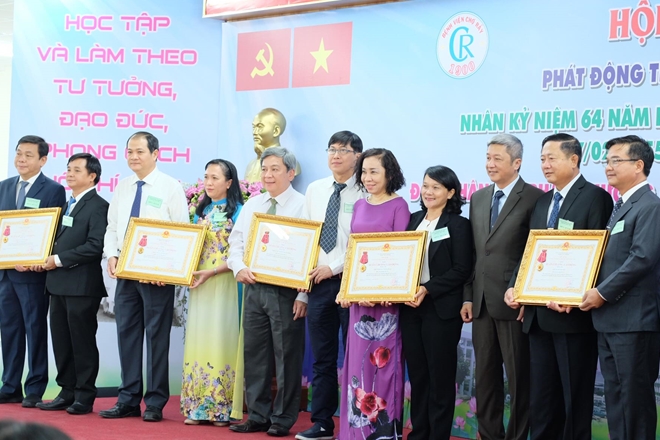 Vinh danh các thầy thuốc có nhiều đóng góp Vì sức khỏe nhân dân 