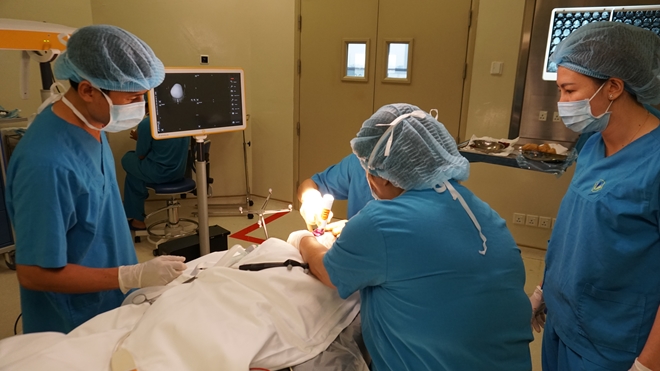 Định vị, lấy trọn khối u não cho em bé 23 tháng tuổi 