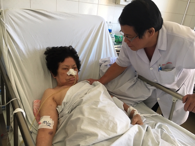 48 giờ giành giật mạng sống cho cụ bà neo đơn gặp bạo bệnh