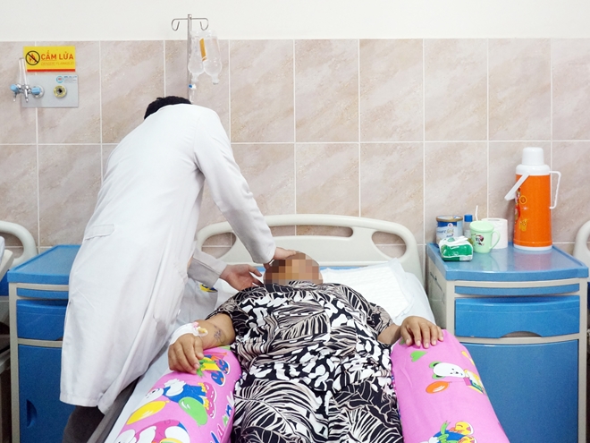 Khối u to như quả trứng gà nằm giữa não một người phụ nữ